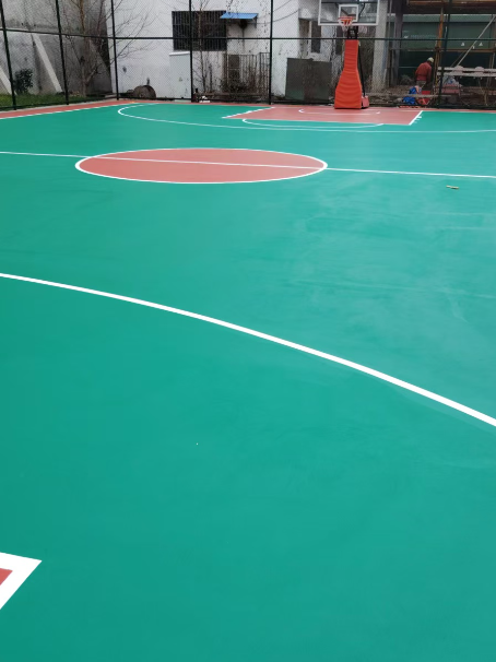 通海口镇 球场长期使用易出现地面开裂